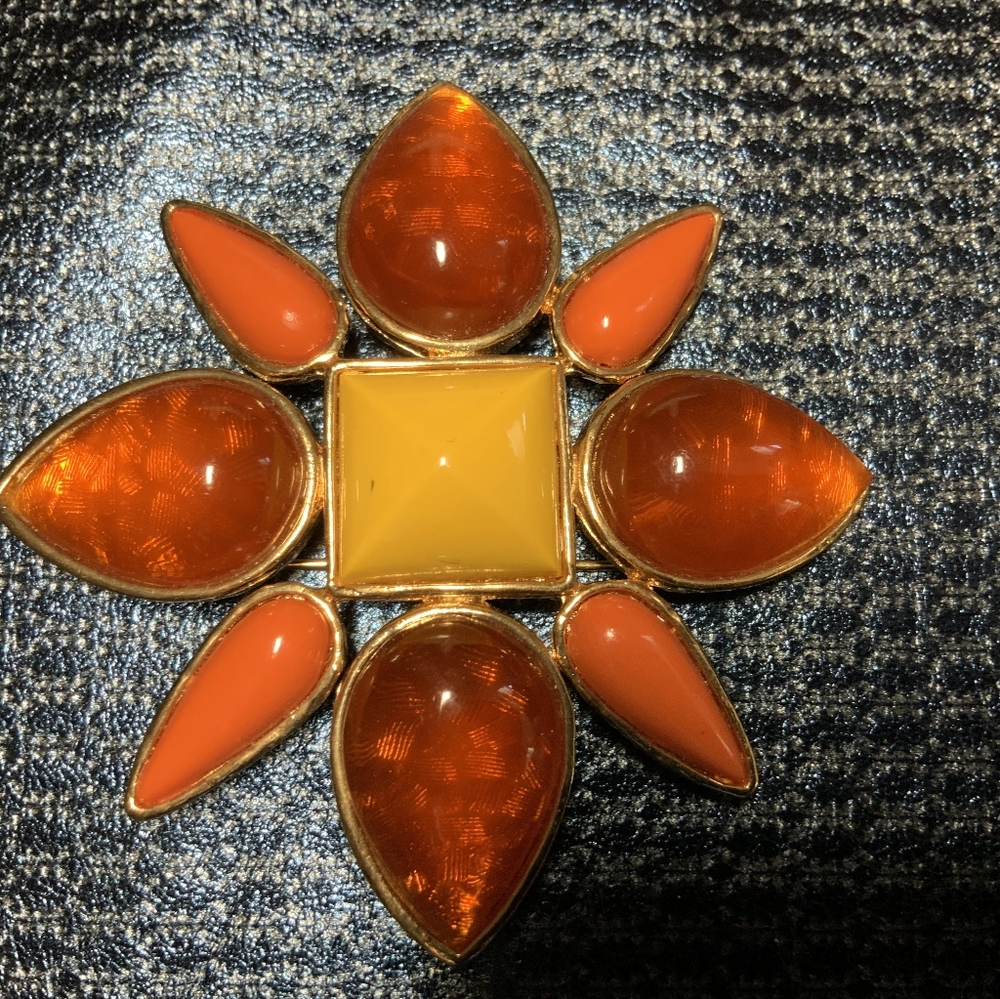 VINTAGE cir. 1960-70s BROOCH